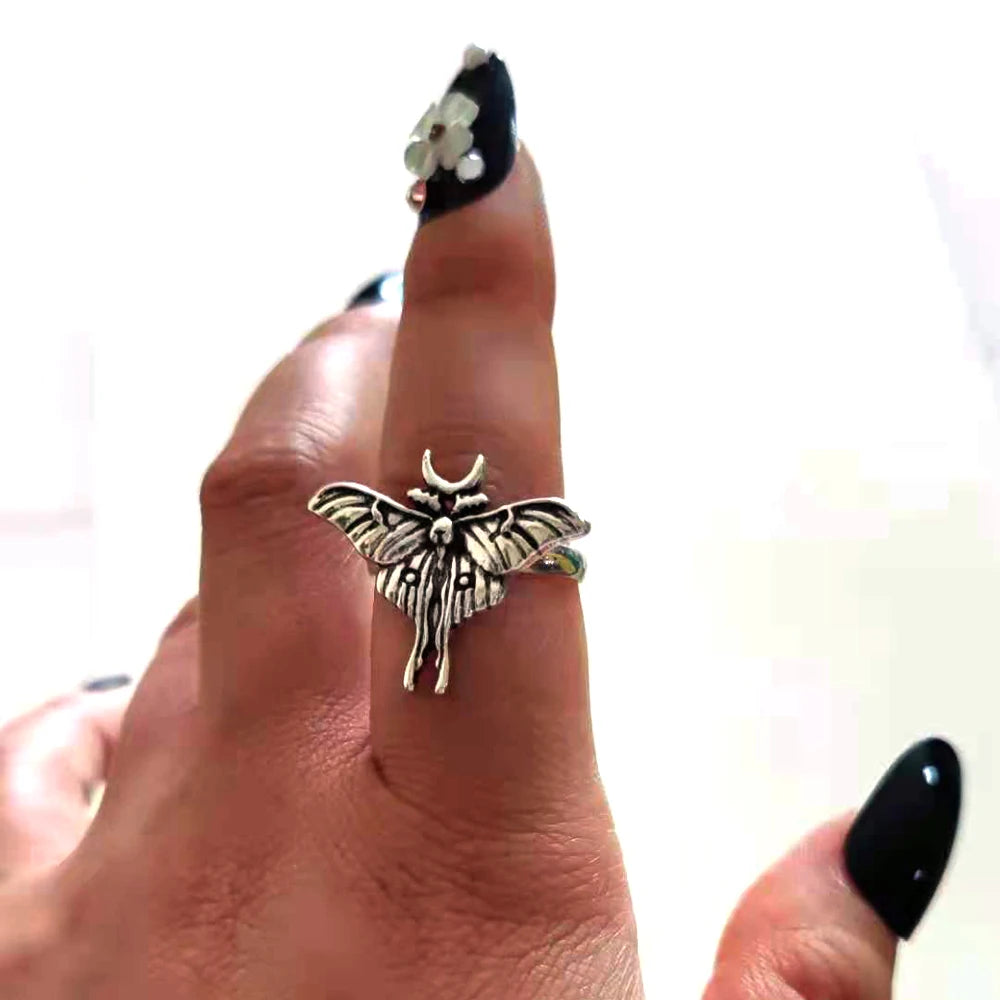 hzew 1pcs Resizable Death Head Skull Butterfly Moth Ring Creativity Gift For Women Men