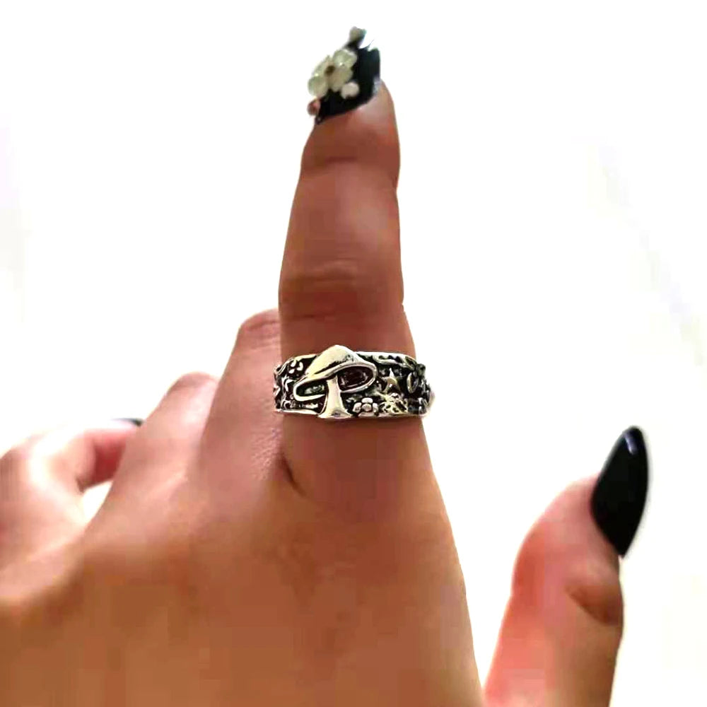 hzew 1pcs Resizable Death Head Skull Butterfly Moth Ring Creativity Gift For Women Men