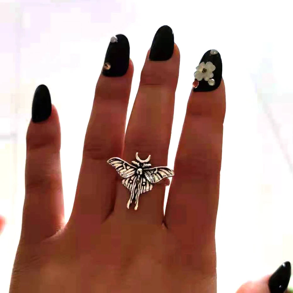 hzew 1pcs Resizable Death Head Skull Butterfly Moth Ring Creativity Gift For Women Men