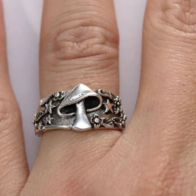 hzew 1pcs Resizable Death Head Skull Butterfly Moth Ring Creativity Gift For Women Men