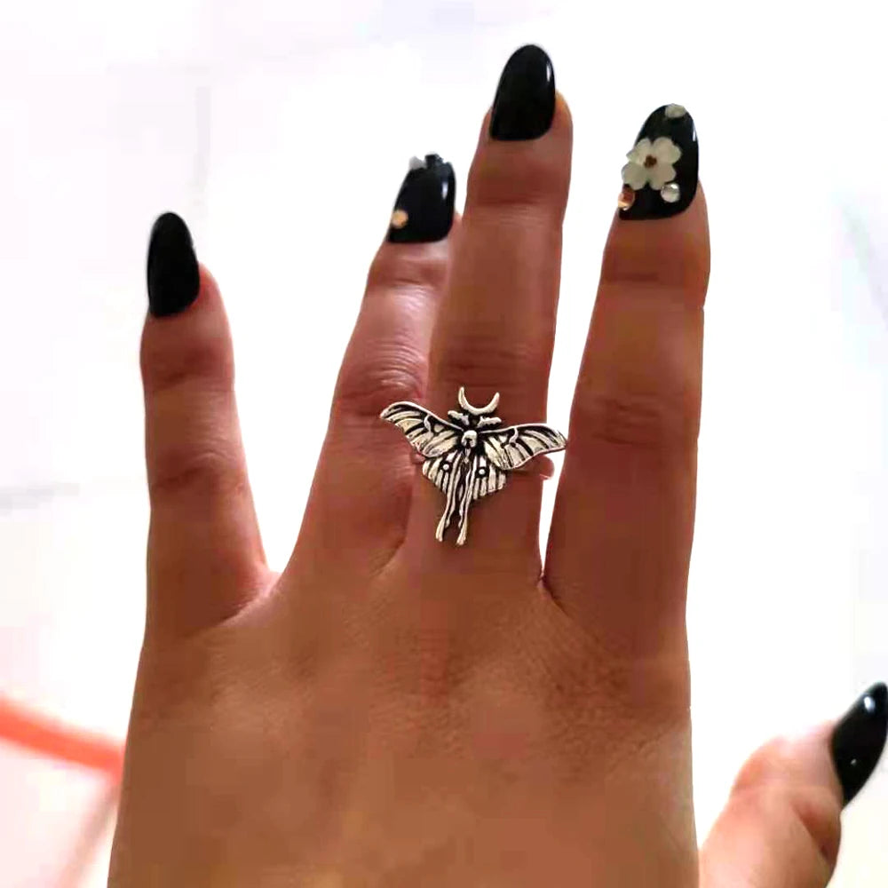 hzew 1pcs Resizable Death Head Skull Butterfly Moth Ring Creativity Gift For Women Men