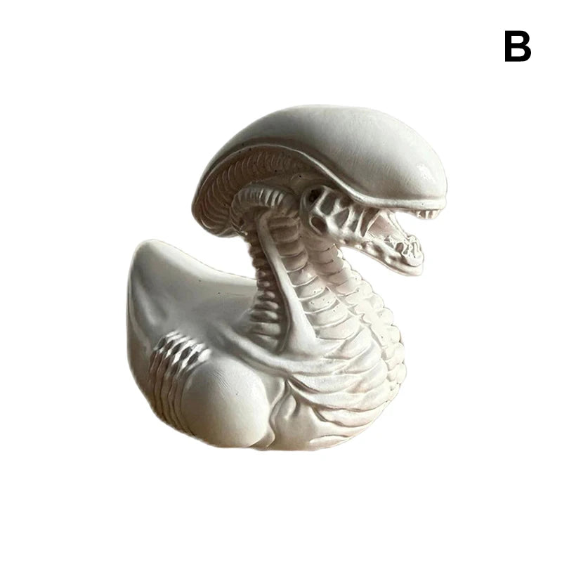 Alien Duck Resin Statue，Evil Alien Duck Ornament ，Resin Car Dashboard & Desk Decor, Funny Gift Idea