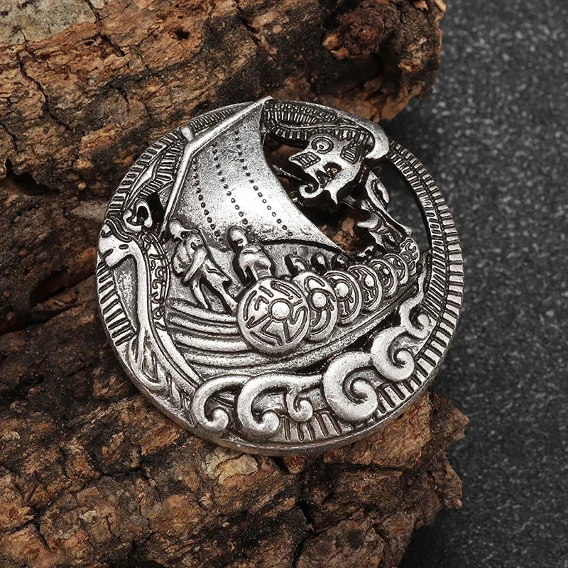 Vintage Gothic Death Skull Moth Brooch for Men Clothing Pin Fashion Hip Hop Rock Accessory Gift