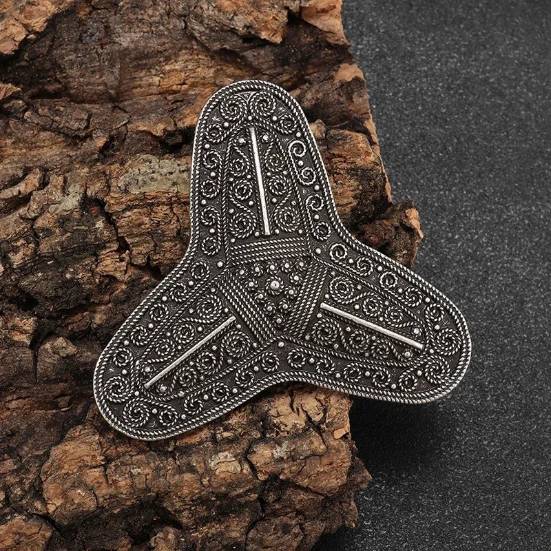 Vintage Gothic Death Skull Moth Brooch for Men Clothing Pin Fashion Hip Hop Rock Accessory Gift