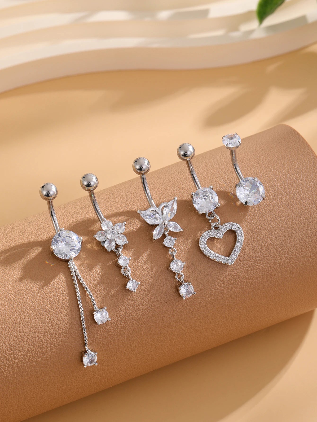 5pcs/lot Dangled Belly Button Rings Belly Piercing Sets 14G Butterfly Heart Curved Navel Piercing for Women Girls Body Jewelry