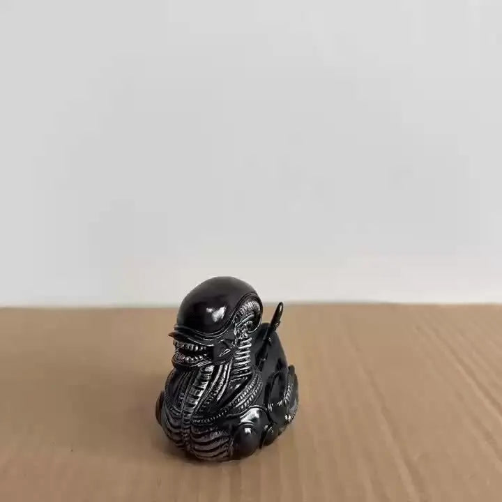 Alien Duck Resin Statue，Evil Alien Duck Ornament ，Resin Car Dashboard & Desk Decor, Funny Gift Idea