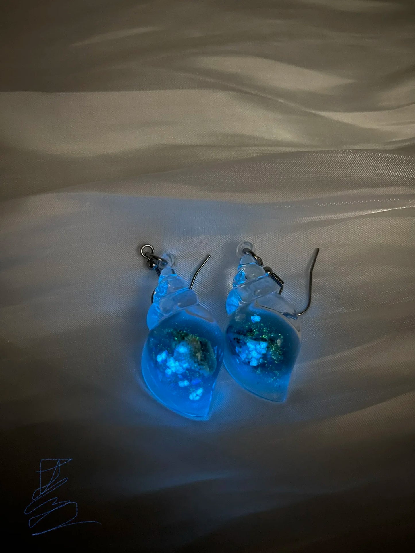 Ghost in Bottle Earrings Glow in the Dark Ghost Dangle Earrings Luminous Halloween Jewelry for Women and Girl
