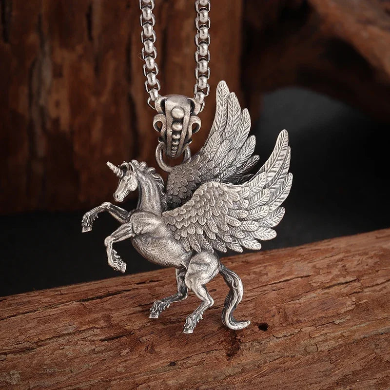 Fashionable and Sexy Female Baseball Player Statue Pendant Necklace Men and Women Hip-Hop Trend Jewelry Couple Gifts